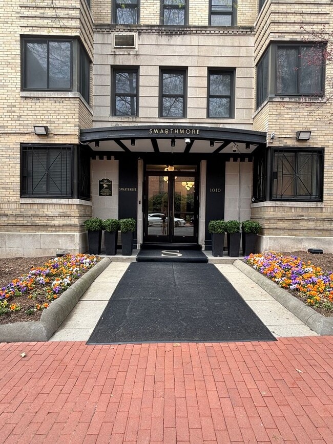 Building Photo - Updated Corner Unit at the Swarthmore in Foggy Bottom