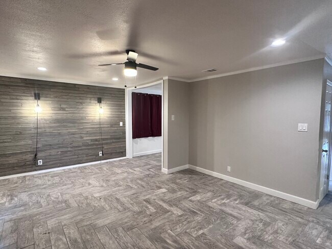 Building Photo - 45322 Saigon Ave