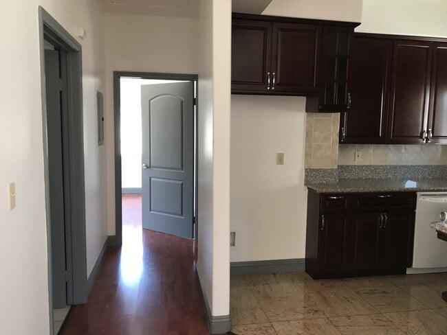 Building Photo - APT FRANCISQUITO