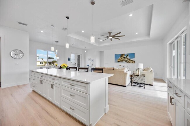 Building Photo - 6146 Grandeur St