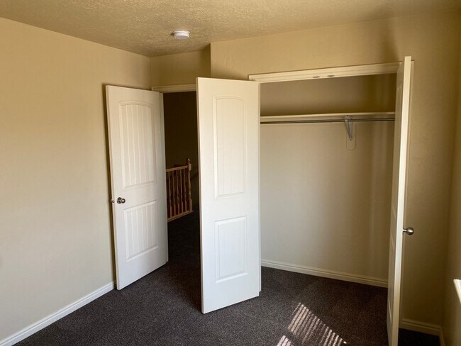 Building Photo - 871 W Prairie Dog Way