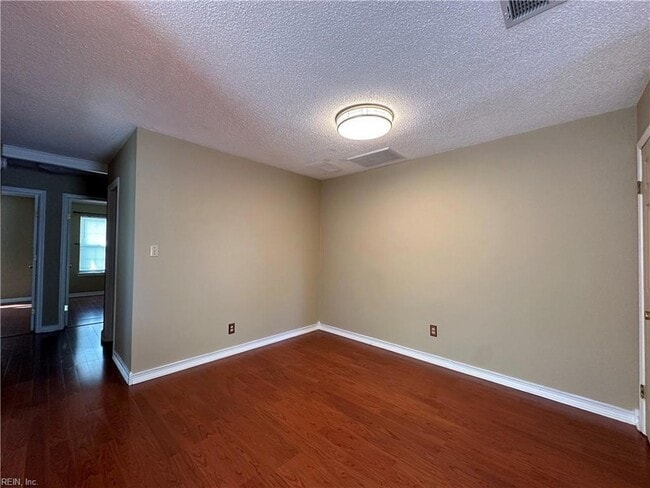 Building Photo - 3990 Roebling Ln