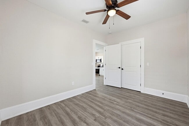 Building Photo - 300 E 3rd St