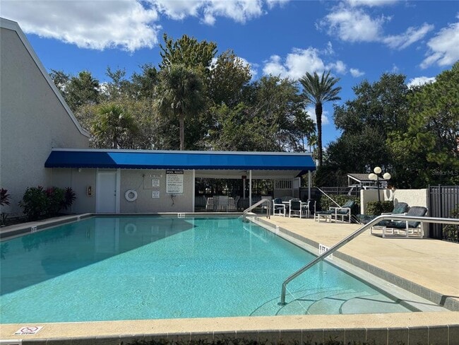 Building Photo - 5395 Vineland Rd