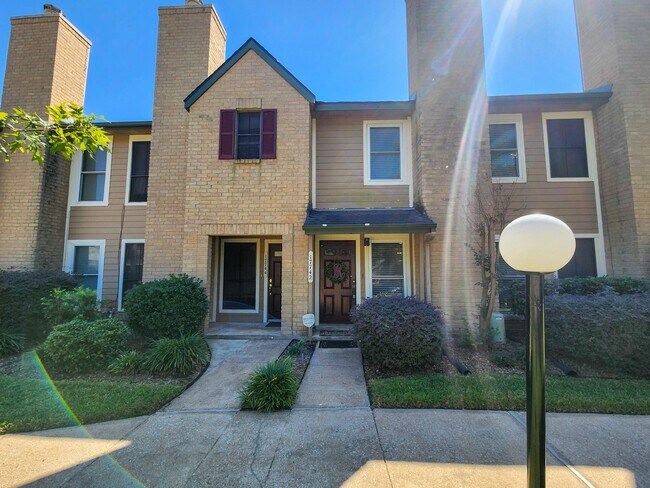 Building Photo - 17742 Kings Park Ln