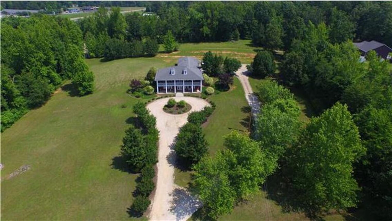 Building Photo - 198 Schools Dr