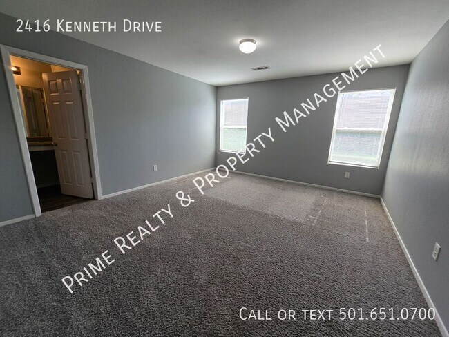 Building Photo - 2416 Kenneth Dr