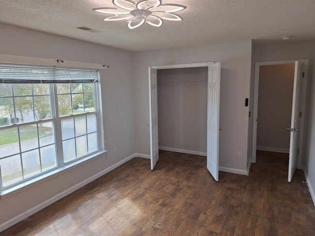 Building Photo - Wonderful Four Bedroom Home Located in Nor...