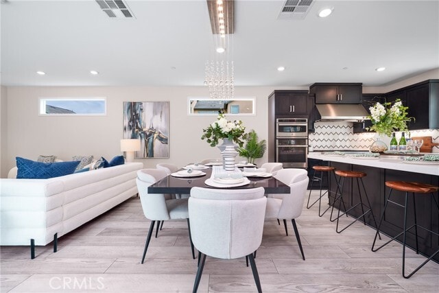 Building Photo - 130 Chorus