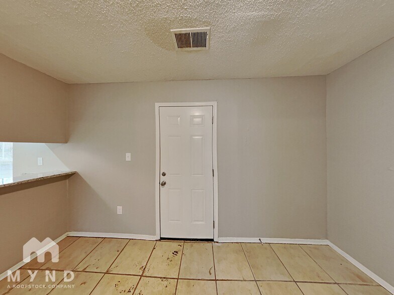 Building Photo - 4912 Summitridge Dr