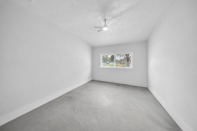 Building Photo - 1721 N 16th Ct