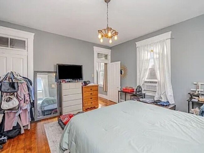 Building Photo - 907 Columbia St