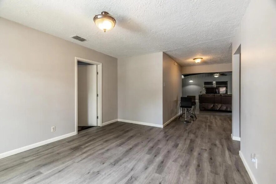 Building Photo - 463 Sprucewood Ln