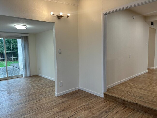 Building Photo - 606 E Colorado St