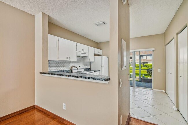 Building Photo - 6355 Bayside Key Dr