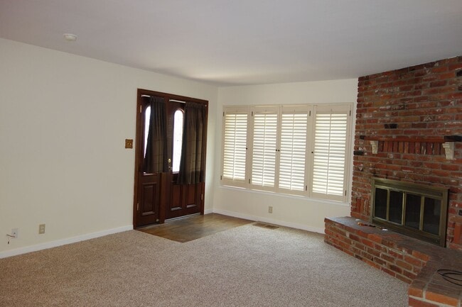 Building Photo - ? Charming Country Home Available November! ?