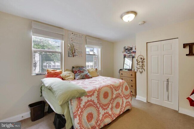 Building Photo - 4009 8th St NE