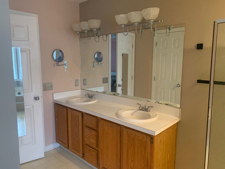 Building Photo - 61 Trotters Way