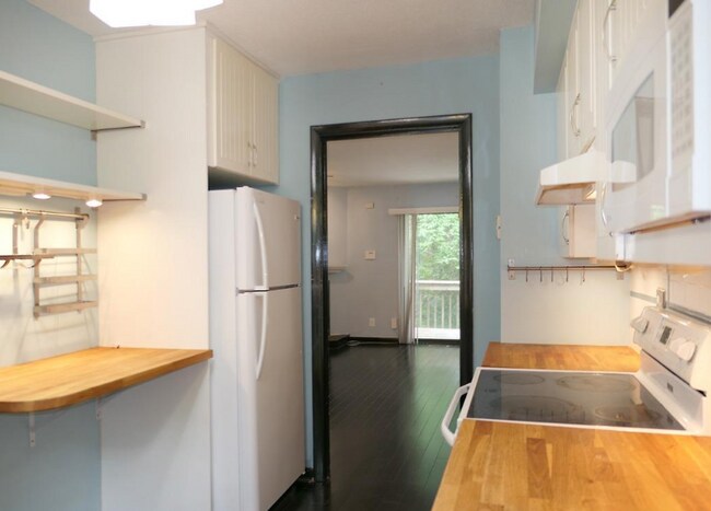 Building Photo - 140 Beechwood Dr