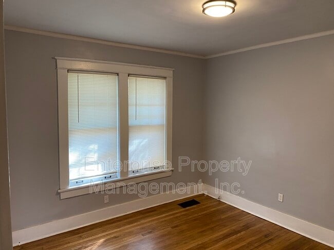 Building Photo - 414 N Willett St