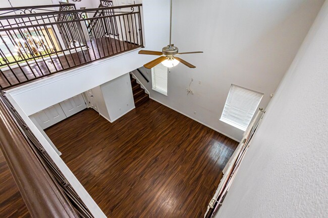 Building Photo - 5520 Stallion Ln