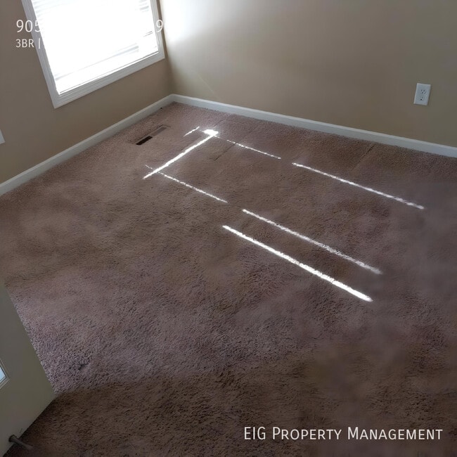 Building Photo - 905 Wescott Square