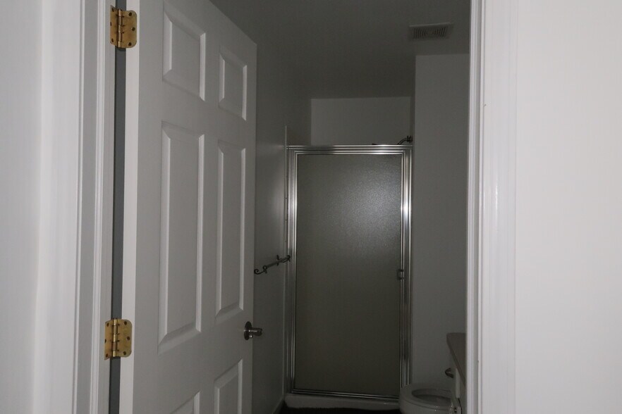 Building Photo - 16468 Radison Dr