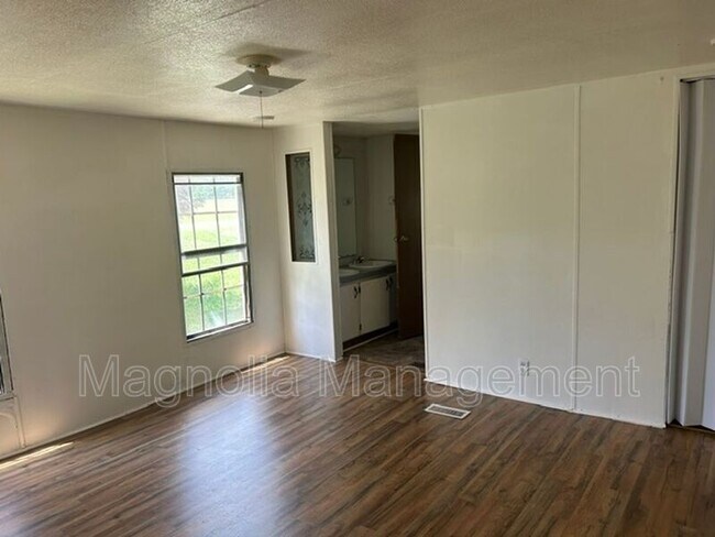 Building Photo - 31 S Oliver Dr