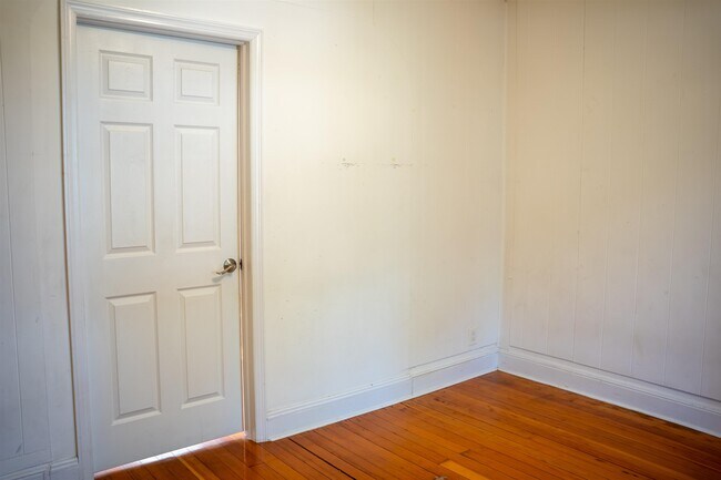 Building Photo - 294 Clerk St