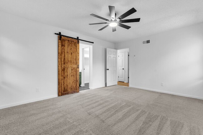 Building Photo - 8439 River Glen Dr