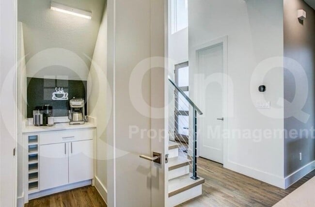 Building Photo - 4417 Munger Ave