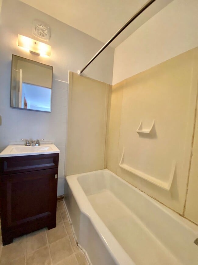 Building Photo - Four Bedroom, Two Full Bathroom - Steps to EMU's Campus