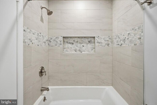 Building Photo - 809 Woodley Dr