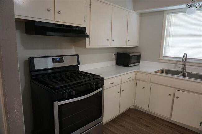 Building Photo - 3 Bedroom Iowa Park Home