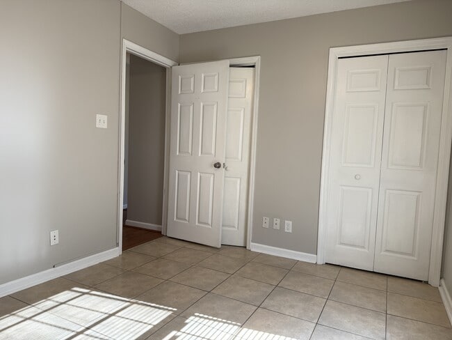 Building Photo - 122 Longleaf Cir