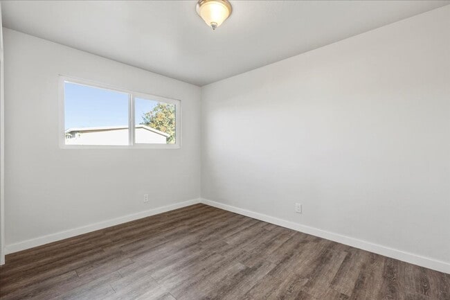 Building Photo - December MOVE IN SPECIAL $500 Off First Months Rent!