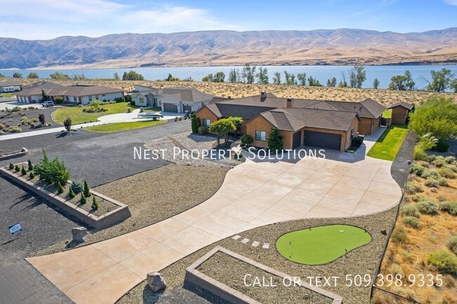 Building Photo - Jaw Dropping Home Overlooking the Columbia...