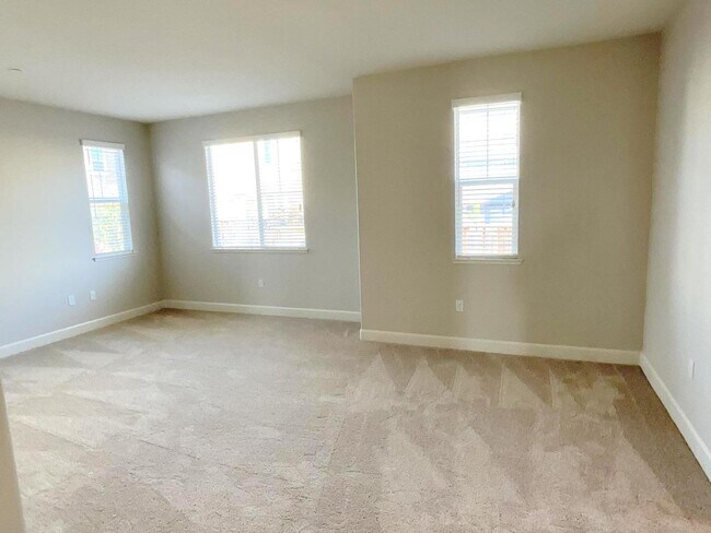 Building Photo - 4807 Valerio St