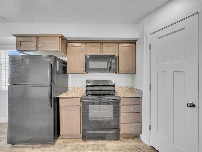 Building Photo - Herriman 3 Bedroom Townhouse Ready to be Called Home!