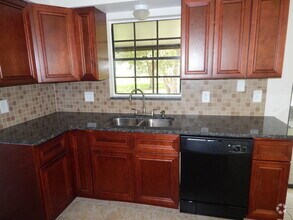 Building Photo - FRESHLY PAINTED, NEW BLINDS, 3 BEDROOM, 2 ...