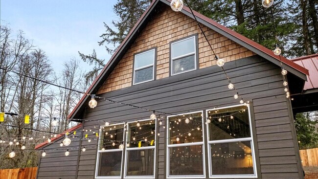 Building Photo - 313 Skate Creek Rd N