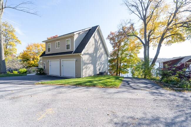 Building Photo - 4027 Graywood N