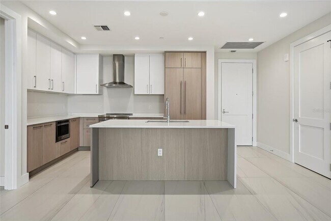 Building Photo - 275 1st Ave S