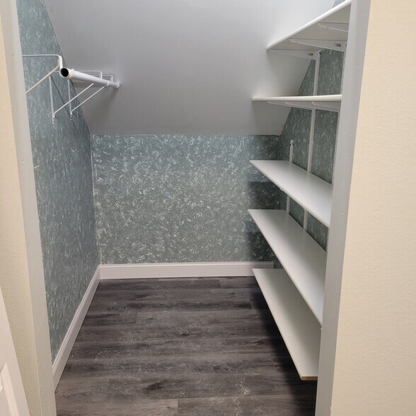 Entry storage - 1531 Cloquet Ave