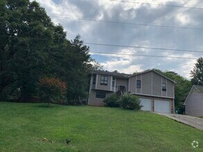 Building Photo - 634 Village Creek Dr SW