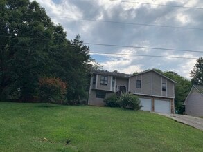 Building Photo - 634 Village Creek Dr SW