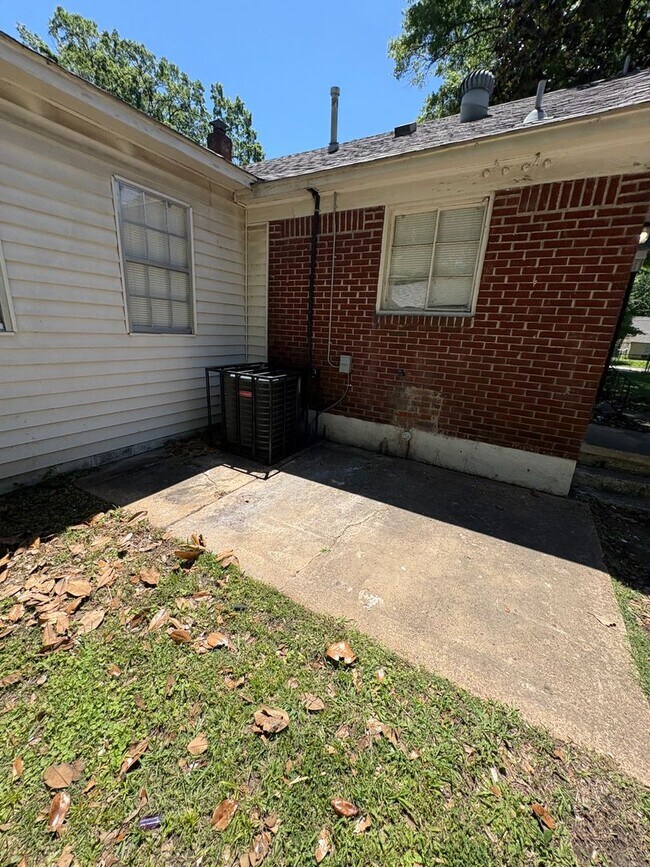 Building Photo - 3904 Kimball Ave