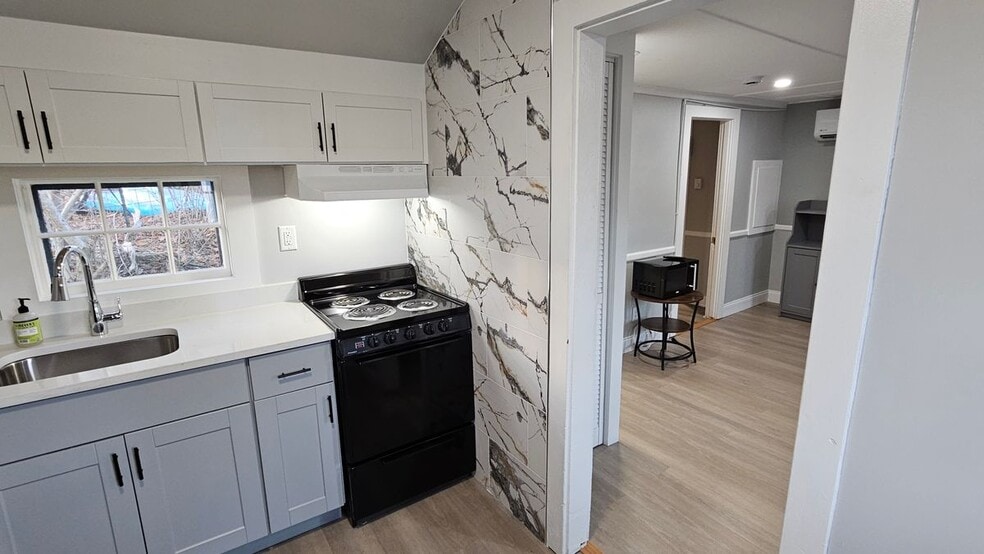 Building Photo - 825 Scenic Hwy