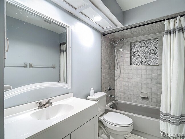 Building Photo - 884 W Massachusetts St