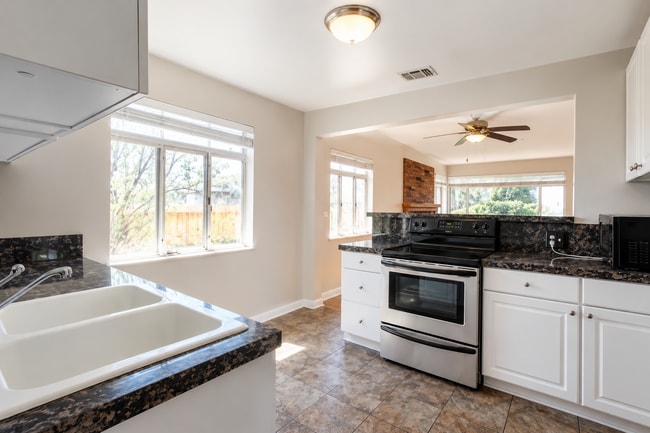 Building Photo - Gorgeous 4-Bed Gem in Denver with Granite Accents, Cozy Fireplace, & Finished Basement!